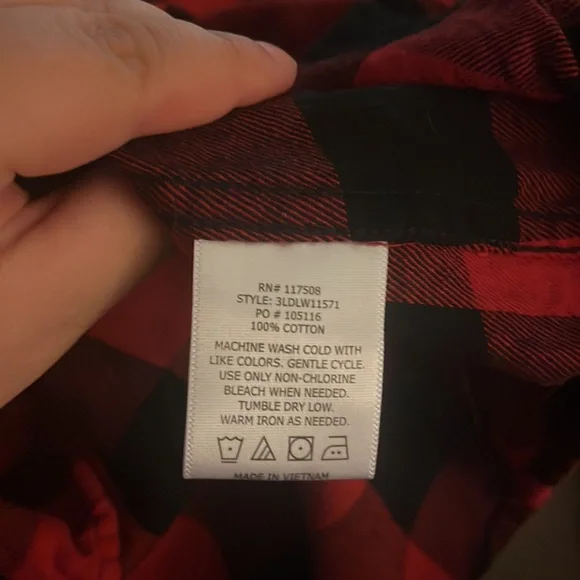 Levi’s red and black plaid button up shirt size large casual fall - Picture 4 of 4